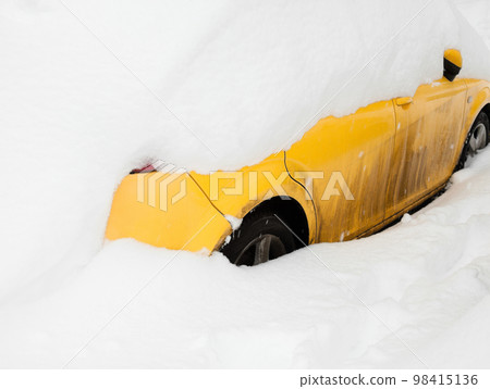 Car in the snowdrift on the parking lot 98415136