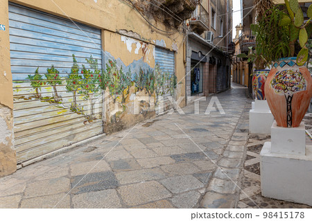 Arabic-style painted door Arabic-style painted door 98415178