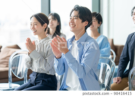 Business seminar applause 98416415