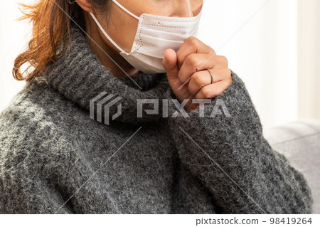 中間女人咳嗽 中間女人咳嗽 98419264