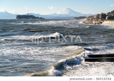 Scenery of Mt. Fuji and Enoshima (taken from Inamuragasaki) Scenery of Mt. Fuji and Enoshima (taken from Inamuragasaki) 98419348