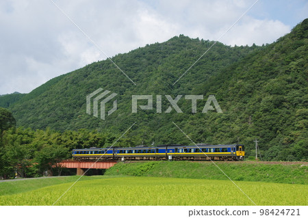 山口線 長門橋附近 特快 Super Oki Kiha 187 98424721