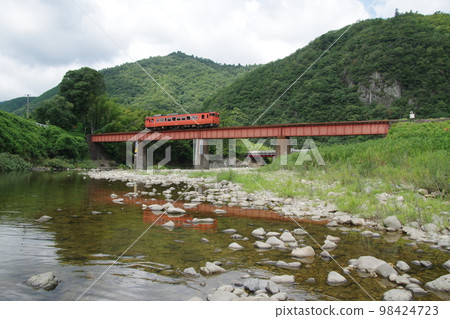 Chomonkyo 本地火車 Kiha 40 附近的山口線 Chomonkyo 本地火車 Kiha 40 附近的山口線 98424723