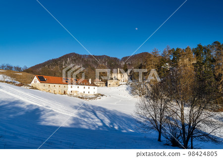 Ruins of Sklabina castle in winter, Slovakia. Ruins of Sklabina castle in winter, Slovakia. 98424805