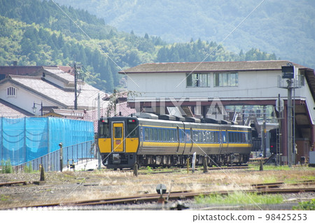 Yamaguchi Line Tsuwano Station premises Limited Express Super Oki Kiha 187 98425253