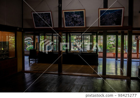 Niigata, a wealthy farmer's mansion 98425277