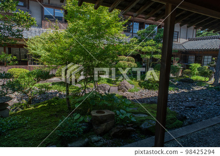 Niigata, a wealthy farmer's mansion 98425294