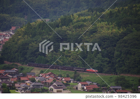 Yamaguchi Line Tsuwano area overhead view DL Yamaguchi DD51 98425396