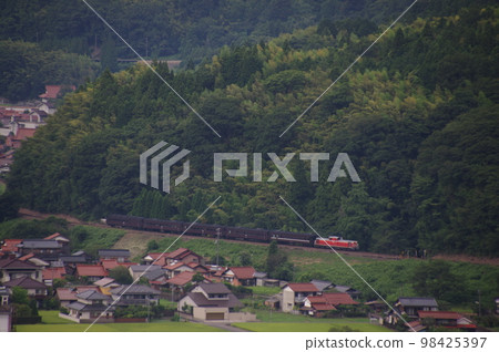 Yamaguchi Line Tsuwano area overhead view DL Yamaguchi DD51 98425397