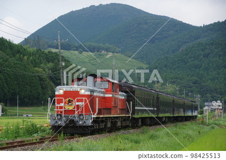 船平山附近的山口線 DL 山口 DD51 船平山附近的山口線 DL 山口 DD51 98425513