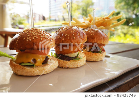 hamburger trio 98425749