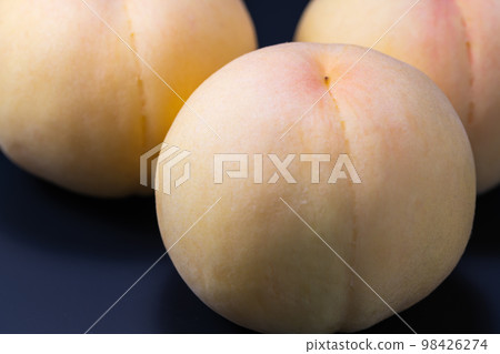 Shimizu white peach of fruit kingdom Okayama 98426274
