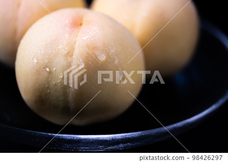 Shimizu white peach of fruit kingdom Okayama 98426297