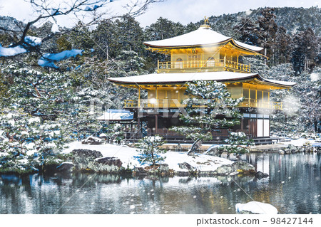 Snow makeup Kinkakuji 98427144