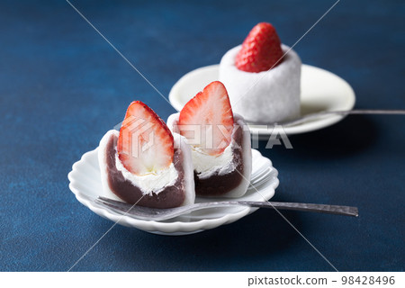 Strawberry Daifuku 98428496