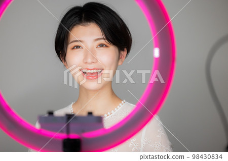 Video distribution image 98430834