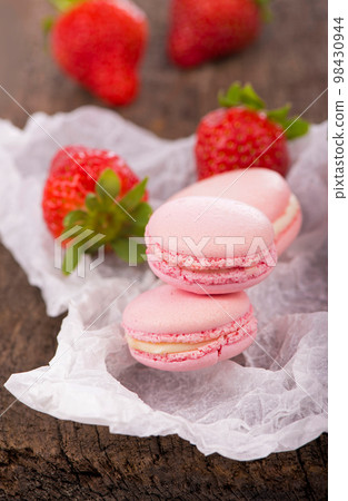 macarons with strawberries. Macaroon with raspberries cookies on a wooden background macarons with strawberries. Macaroon with raspberries cookies on a wooden background 98430944