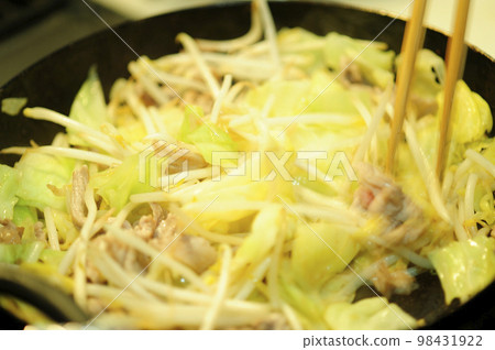 process of cooking at home 98431922