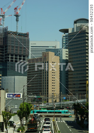 283系特快黑潮在地下前行駛在梅田貨運線上 98432193