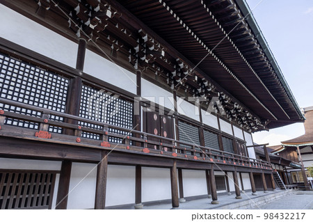 Kyoto Imperial Palace Sannaiden 98432217