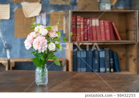 Image of learning Bookshelves and books 98432255