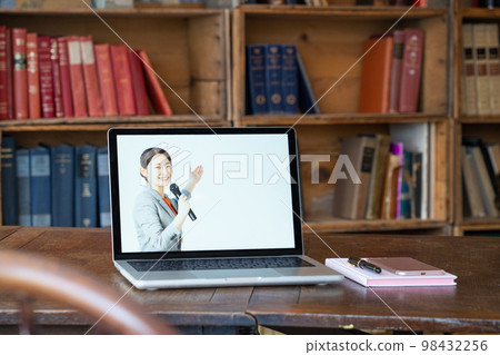 Online seminar laptop 98432256