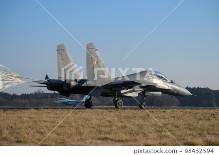 印度空軍蘇霍伊 Su-30MKI 降落 98432594