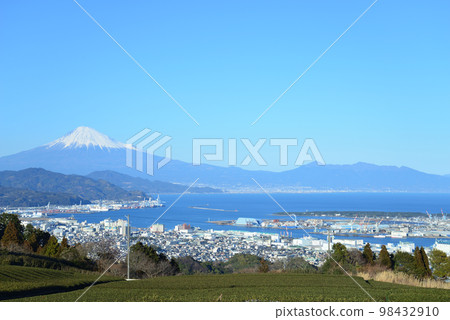 富士と海 Fuji and Shimizu Port seen from Nihondaira - Stock Photo