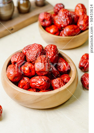 Fresh Korean Jujube in Wood Bowl 98433614