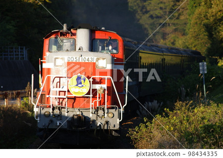 Yamaguchi Line near Shinome DL Yamaguchi DD51 98434335