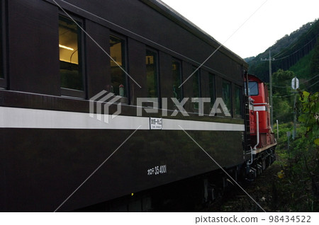 山口線新目站DL山口觀光車Orote 35 山口線新目站DL山口觀光車Orote 35 98434522
