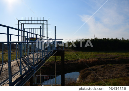 Management bridge for Chouraku sluice pipes (Kawashima Town, Saitama Prefecture) Management bridge for Chouraku sluice pipes (Kawashima Town, Saitama Prefecture) 98434836