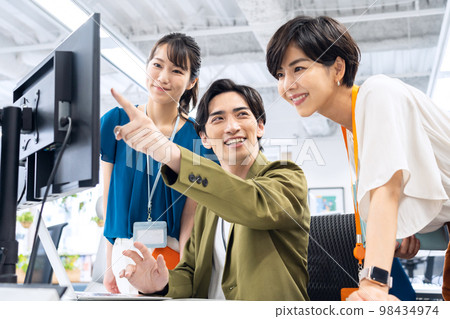 會議工程師商務辦公辦公休閒 98434974