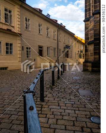 A walk around Prague Castle A walk around Prague Castle 98436112