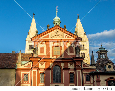 A walk around Prague Castle A walk around Prague Castle 98436124