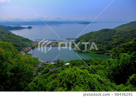 Shikoku/Ehime/Sadamisaki/Kamegaike Pond where the Legend of Giant Crabs Looked Down from Melody Line/Ikata Town, Ehime Prefecture (1) 98436291
