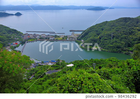 Shikoku/Ehime/Sadamisaki/Kamegaike Pond where the Legend of Giant Crabs Looked Down from Melody Line/Ikata Town, Ehime Prefecture (2) 98436292