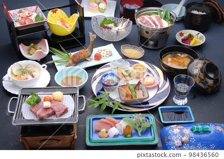 溫泉旅館的豪華懷石料理晚餐 溫泉旅館的豪華懷石料理晚餐 98436560