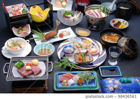溫泉旅館的豪華懷石料理晚餐 98436561