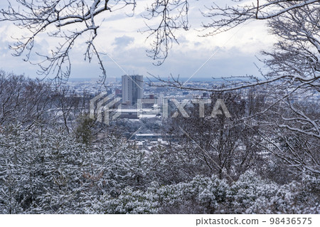 從歌津山公園看到的金澤雪景 98436575
