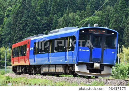 EV-E801 series on the Oga Line going through a non-electrified section towards Akita 98437175