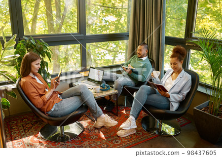Young people business team meeting at eco friendly coworking space 98437605