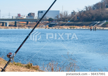 多摩河和釣魚竿 多摩河和釣魚竿 98437991
