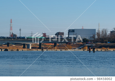 多摩河的釣魚者 多摩河的釣魚者 98438002