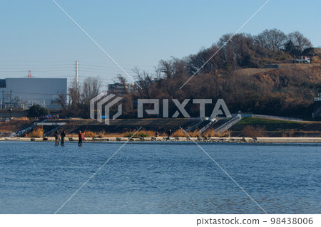 Angler of the Tama River 98438006