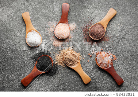 Spoons with assorted speciality salt Spoons with assorted speciality salt 98438031