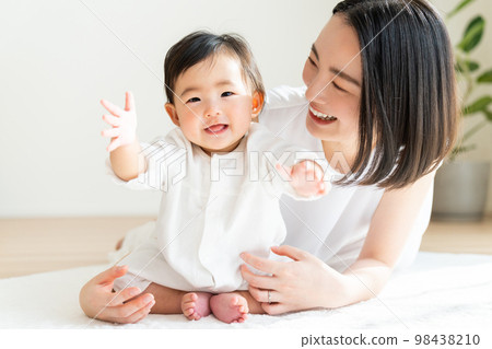 Baby and young mom Baby and young mom 98438210