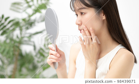 照鏡子的女人 98439071