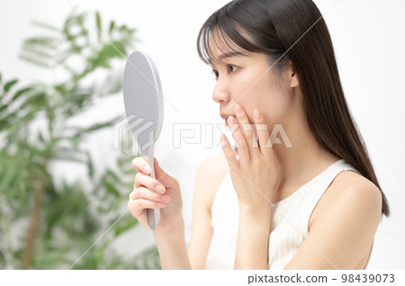 照鏡子的女人 98439073