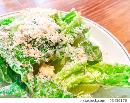 經典凱撒沙拉配羅馬生菜 98439176